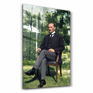 Çankaya Bahçesinde Mustafa Kemal Atatürk - Dikey Temperli Cam Tablo Modelleri ve Fiyatları | Tablobudur
