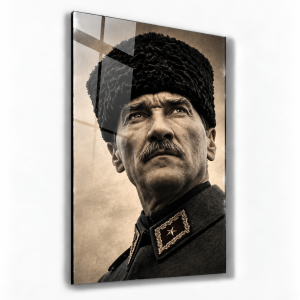 Kalpaklı Başkomutan Mustafa Kemal Portresi - Dikey Temperli Cam Tablo Modelleri ve Fiyatları | Tablobudur