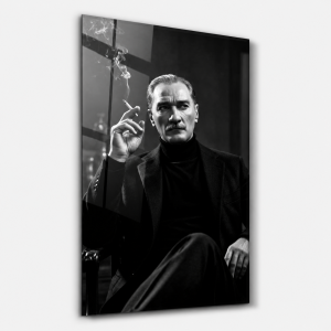 Ufka Bakan Düşünceli Mustafa Kemal - Dikey Temperli Cam Tablo Modelleri ve Fiyatları | Tablobudur