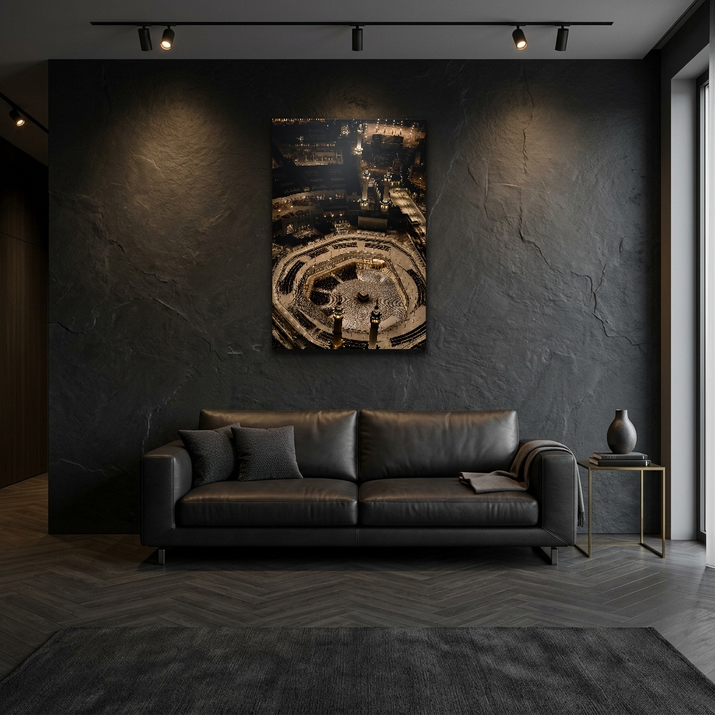 Gece Nurunda Kâbe ve Tavaf Meydanı dikey temperli cam tablo modelinin modern salon ve yaşam alanı duvar dekorasyonu görünümü